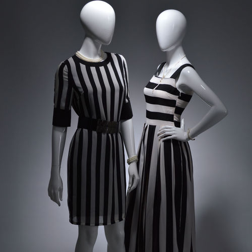 Frau-Schaufensterpuppe - ABBI - A2 MANNEQUIN - stylisiert / sitzend