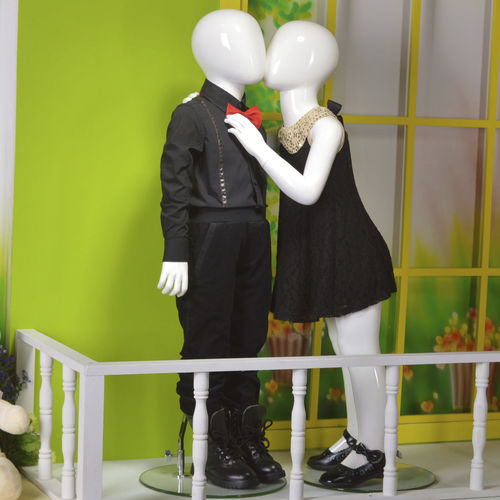 Kind Schaufensterpuppe - LEO AGE SERIES - A2 MANNEQUIN - realistisch / sitzend