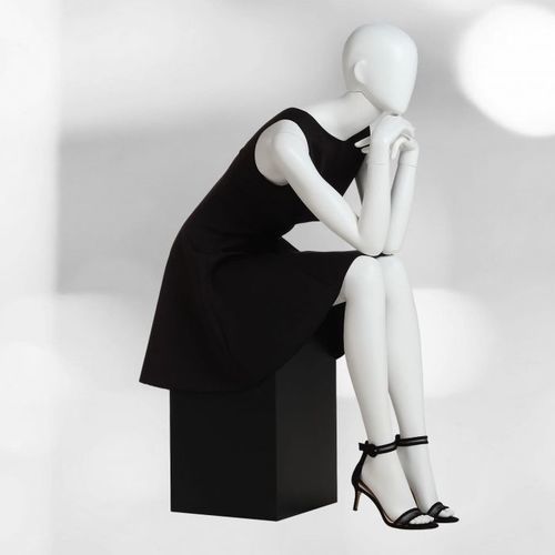 Frau-Schaufensterpuppe - 111 MADEMOISELLE - WINDOW FRANCE - abstrakt / sitzend / High-End