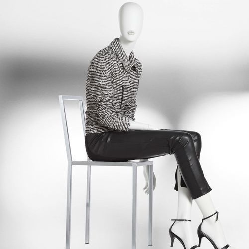 Frau-Schaufensterpuppe - 76 VOGUE - WINDOW FRANCE - abstrakt / sitzend / High-End