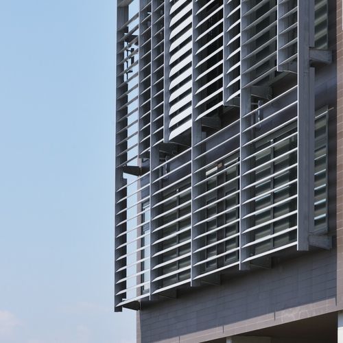 Aluminium-Sonnenschutzlamelle - F135 - Soltec - für Fassaden / für Fenster / vertikal