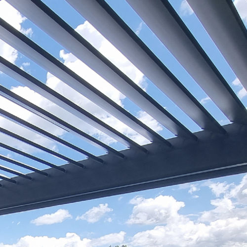Bioklimatische Pergola - Soltec - selbsttragend / Metall / Holz