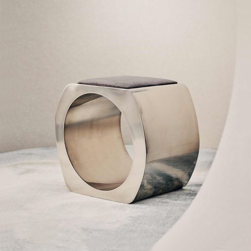 Moderner Hocker - Skye - TOM FAULKNER - Leder / Gestell aus Stahl / Polster