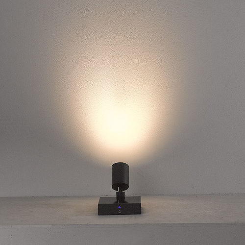 Strahler für Wand - DOOBI - OGGI LUCE - bodenmontiert / LED / rund