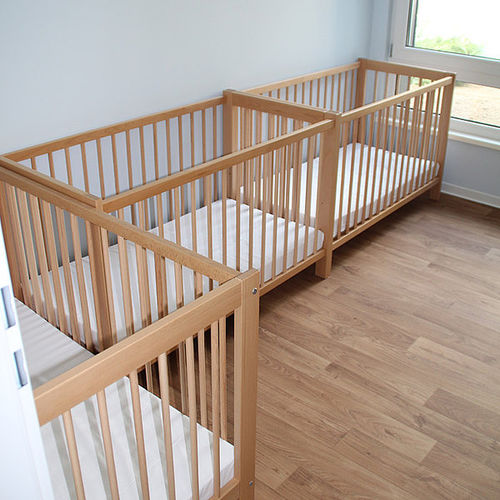 Modernes Babybett - DE BREUYN - Holz / für Kindergarten