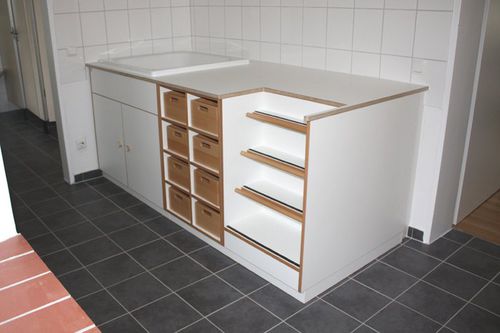 Holz-Wickeltisch - DEBE.DECOR - DE BREUYN - bodenstehend / mit Badewanne / für Gewerbegebrauch