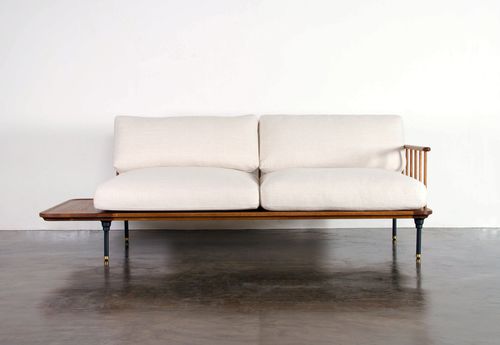 Modernes Sofa - DISTRIKT  - District 8 - Stoff / Eiche / Stahl