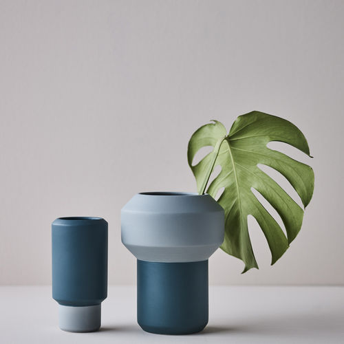 Moderne Vase - FUMARIO - lucie kaas - Keramik / blau