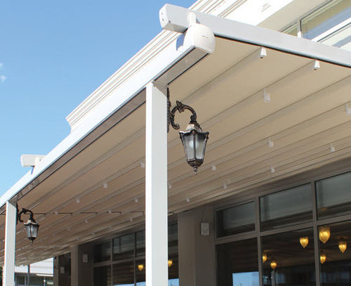 Angebaute Pergola - BRONZE - BYART GROUP - Aluminium / mit Stoffüberdachung / einziehbar