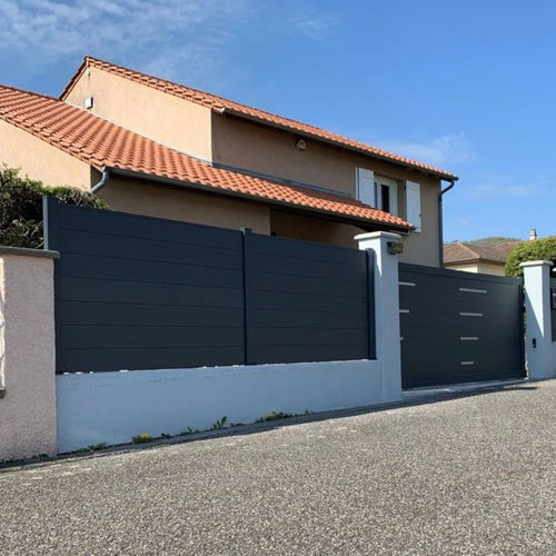 Platten-Zaun - BYART GROUP - für Wohnhaus / Aluminium / rechteckig