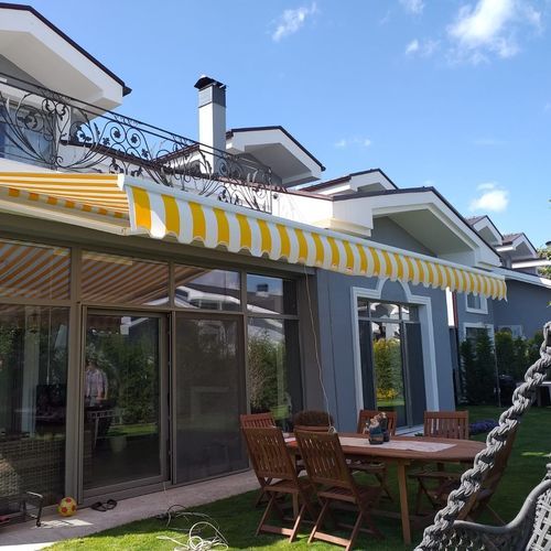 Fallarmmarkise - WILLOW - BYART GROUP - motorisiert / für Gewerbegebrauch / für Terrasse