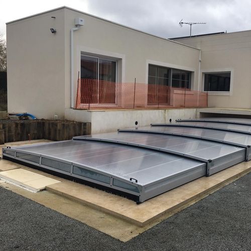 Niedrige Schwimmbadüberdachung - JULIA - planetabri - teleskopisch / Polycarbonat / mit manueller Bedienung