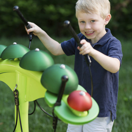 Musikalisches Spielplatzgerät - CATERPILLAR  - Nature of Early Play - pulverbeschichteter Stahl / anodisiertes Aluminium
