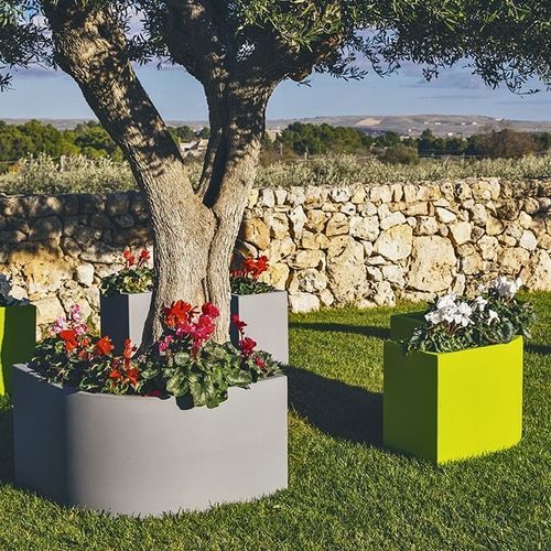 Pflanzkübel / rotationsgesintertes Polyethylen - ANGOLARE FLOWERPOT - MONACIS - für Eckeinbau / wetterbeständig / UV-beständig