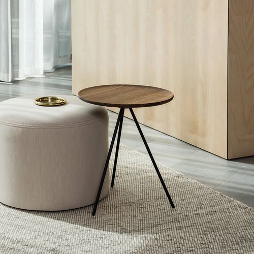 Moderner Beistelltisch - KEY - hem - Nussbaum / Esche / Gestell aus pulverbeschichtetem Stahl