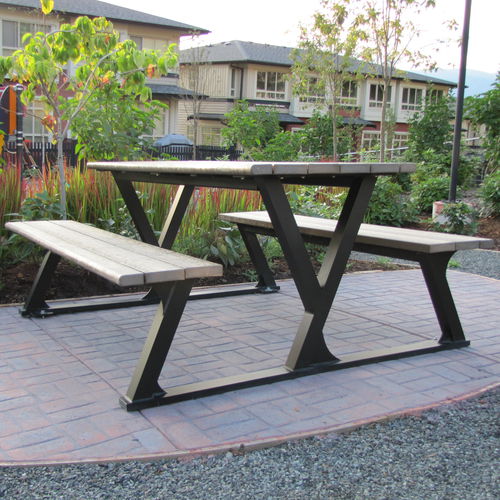 Moderner Picknicktisch - BAYVIEW - Wishbone Site Furnishings - Aluminium / Recyclingkunststoff / rechteckig