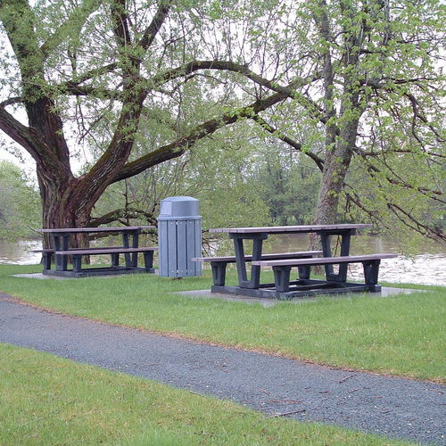 Moderner Picknicktisch - PARK - Wishbone Site Furnishings - Metall / Recyclingkunststoff / rechteckig