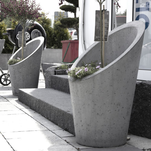 Beton-Pflanzkübel - FLOWERPOT TAGLIO - Slabb - Architectural Concrete - konisch / vertikal / modern