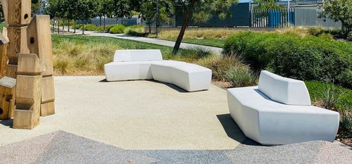 Bank für den öffentlichen Raum / Design - RUNE - Tournesol SITEWORKS - Polyethylen / mit Rückenlehne / modular