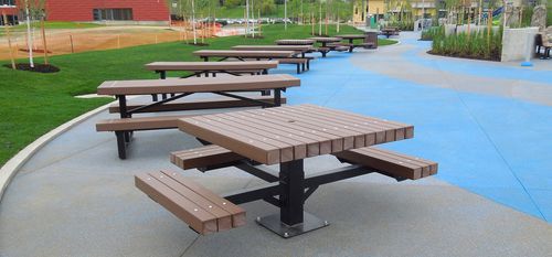 Stiltisch - TRANSIT - Tournesol SITEWORKS - Holz / Stahl / Recyclingkunststoff