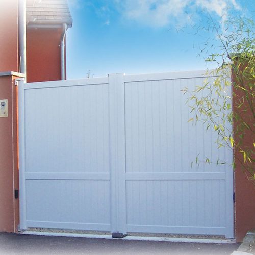 Einflügeliges Tor - CARIGNAN  - KSM PRODUCTION - Schiebe / thermolackiertes Aluminium / Lamellen