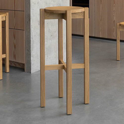 Moderner Barhocker - Base  - Studio H&K B.V. - Eiche / Gestell aus Holz / mit 4 Beinen