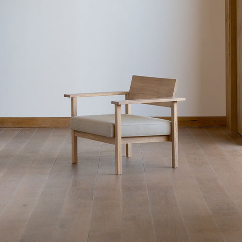 Moderner Sessel - Base  - Studio H&K B.V. - Stoff / Eiche / mit abnehmbarem Kissen