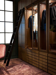 Wandmontierter begehbarer Kleiderschrank - MULTIFORM - modern / Holzfurnier / Glas