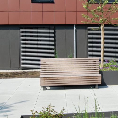 Klassische Gartenbank - STEP - DW Windsor - Laubholz / galvanisiertem Stahl / Polyester
