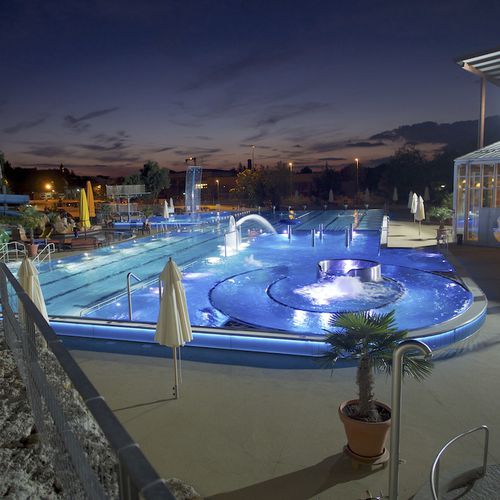 Überlaufschwimmbecken - CAPRIMA - BERNDORF METALL- UND BÄDERBAU GMBH - maßgefertigt / für Außenbereich / für den Innenraum