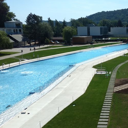 Überlaufschwimmbecken - RIVI&Egrave;RA - BERNDORF METALL- UND BÄDERBAU GMBH - maßgefertigt / Schwimmbahn / für Außenbereich
