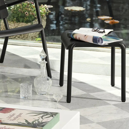 Moderner Fußschemel - Outo - TOOU - Polypropylen / für den Innenraum / für Garten