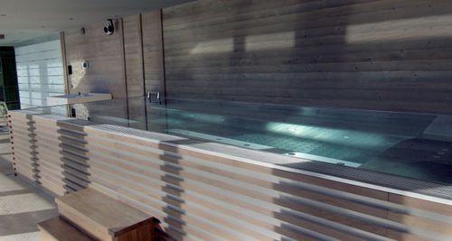 Schwimm-Hot-Tub / zum Aufstellen - Tilestone Pools one piece tiled pools - rechteckig / für mehrere Personen / Mosaik