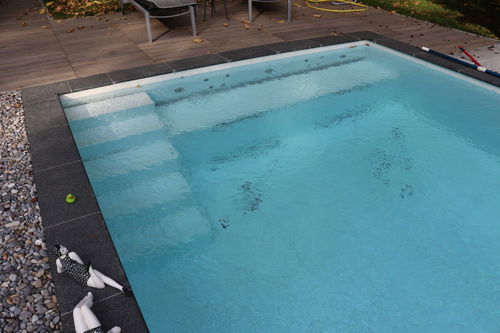 Einteiliges Schwimmbecken - EBE - Tilestone Pools one piece tiled pools - selbsttragend / maßgefertigt / Fertigbau