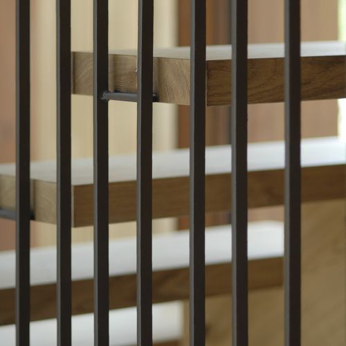 Gerade Treppe - SURCO interiors - viertelgewendelt / Holzstufen / mit Edelstahlstruktur