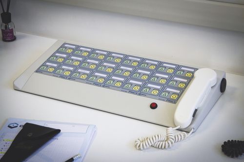 Bedientastatur für Zugangskontrolle - Cemit - Tisch