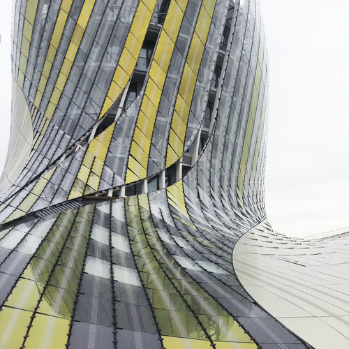 Paneel-Fassadenverkleidung - LA CITÉ DU VIN - ISOSTA international - Aluminium / profiliert / für hinterlüftete Fassade