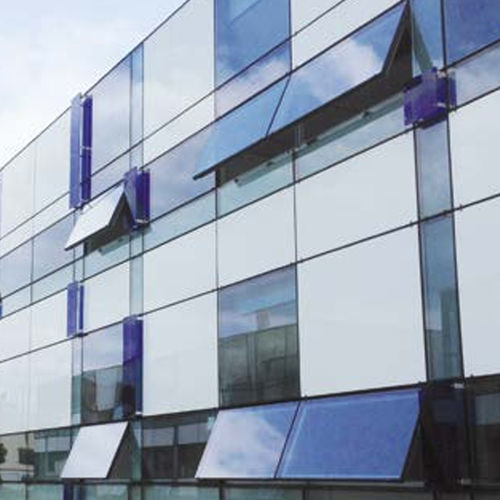 Paneel-Vorhangfassade - VECOSTA - ISOSTA international - aus Aluminium und Glas / Dekor / Akustik