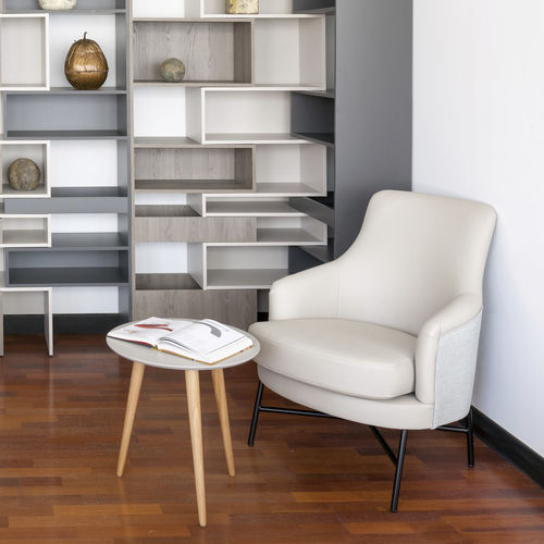 Moderner Beistelltisch - ODRI - Casual Home & Contract - Holzfurnier / Buche / Gestell aus Holz