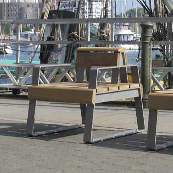 Sessel für den urbanen Raum / Holz - RIBBON XL - Furnitubes - mit Kufengestell