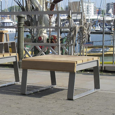 Moderner Hocker - RIBBON XL - Furnitubes - Iroko / Gestell aus pulverbeschichtetem Stahl / mit Kufengestell
