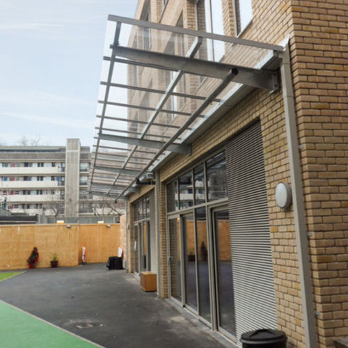 Vordach für Eingang - MORELAND - Bailey streetscene - Stahl / schräg / modern