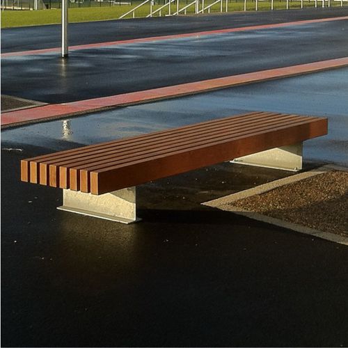 Moderne Bank für den öffentlichen Raum - SHAFTON - Bailey streetscene - Iroko / galvanisiertem Stahl