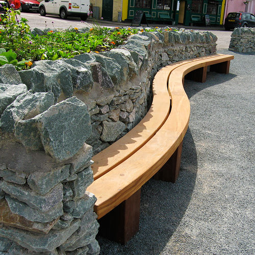 Moderne Bank für den öffentlichen Raum - TYPE 4 - Woodscape. - Holz / wandmontiert / FSC-zertifiziert