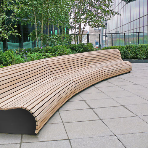 Moderne Bank für den öffentlichen Raum - RIPPLE - Woodscape. - Holz / galvanisiertem Stahl / mit Rückenlehne