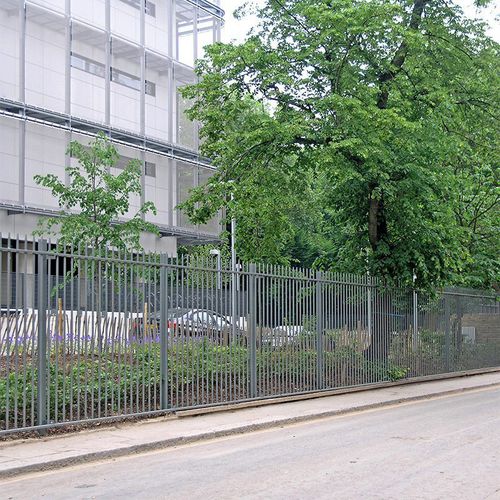Zaun mit Stangen - SIENA - LANG AND FULTON - für Grünanlagen / Spielplatz / zur beruflichen Nutzung