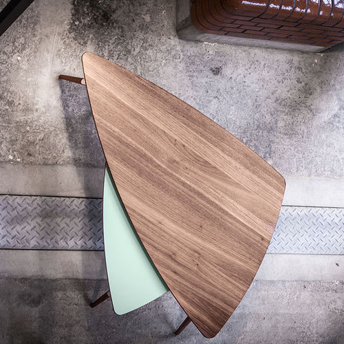 Moderner Couchtisch - STICK - PBJ Design House - Eiche / Nussbaum / Massivholz