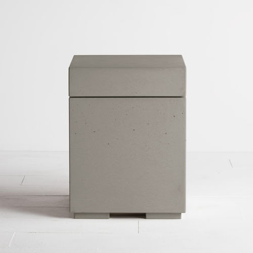 Moderner Tisch - solus - Beton / quadratisch / mit Safe