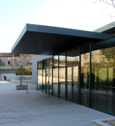 Vordach für Geschäftsgebäude - MORE SPACE - mit Holzstruktur / Aluminium / Stahl