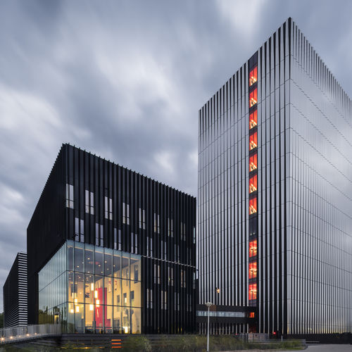 Kassetten-Fassadenverkleidung - EQUINIX DATACENTER AM4 - ALUCOBOND - Aluminium / Verbundwerkstoff / zum Einrasten